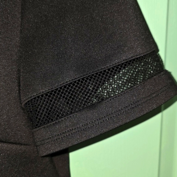 Forever 21 Black Mesh Accent Crop Top Size L (Like New) Looks Very Cool On - Picture 4 of 7